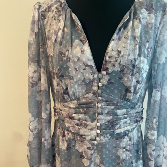 “Every New” Long Sleeve High-Low Dress – V-Neck, Defined Waist, Size 8 - Picture 6 of 11